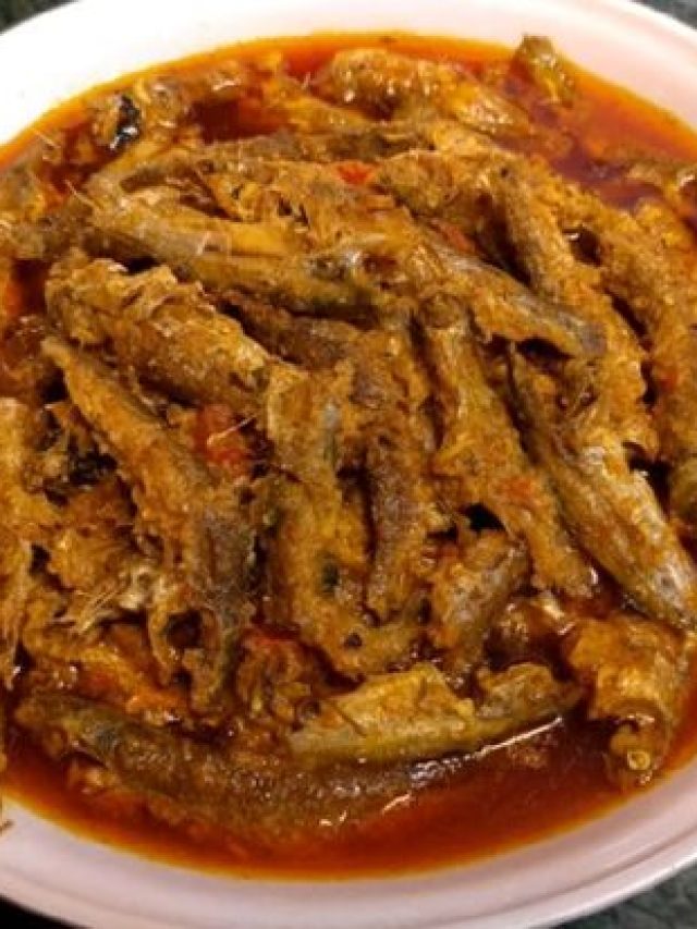 মৌরলা মাছ ফ্রিজে রয়েছে? ঢাকা স্টাইলে বানিয়ে নিন, আঙুল চাটবেন