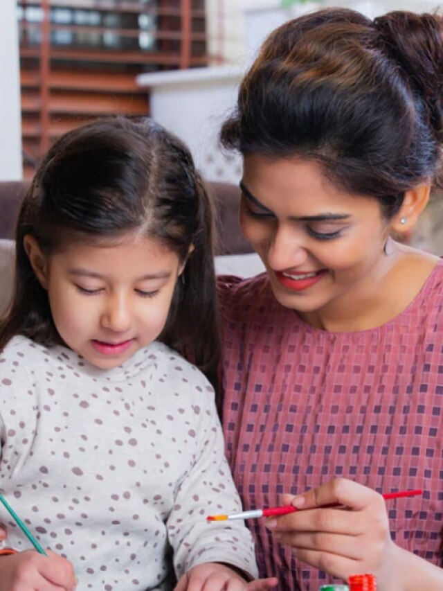 ২৪ ঘণ্টা সন্তানকে আঁচলের তলায় রাখেন? যে ৫ ভুলে পিছিয়ে যায় বাচ্চা