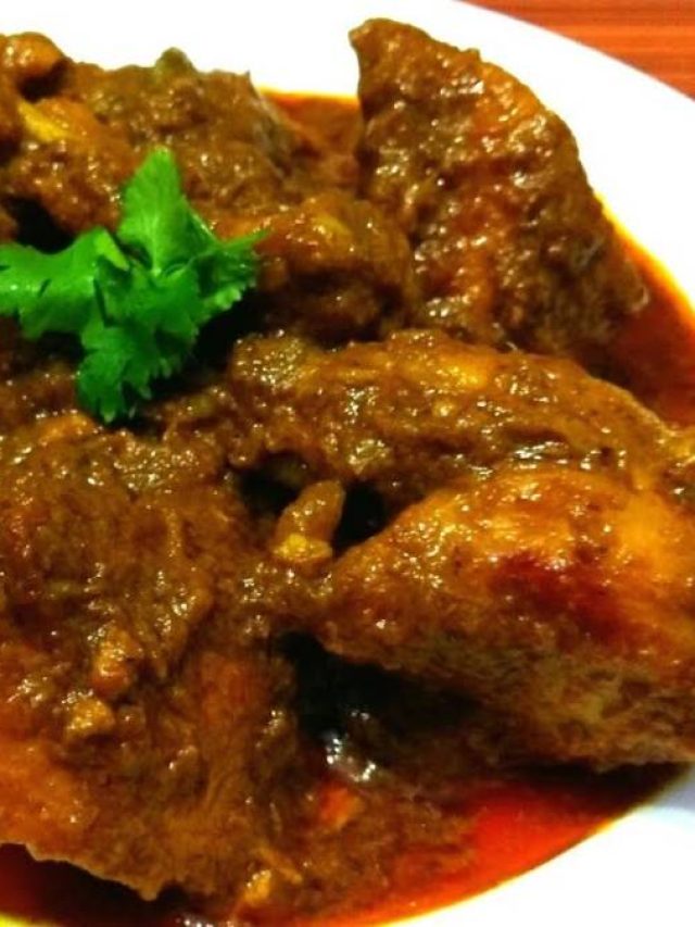 শীতের রাতে ঝাল ঝাল চিকেন কষা, সঙ্গে রুটি থাকলে উফ কেয়া বাত
