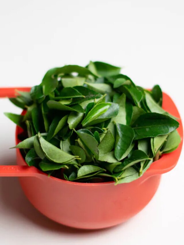 চুল হবে ঝলমলে, গোড়া শক্ত, নারকেল তেলে দিন এই পাতা