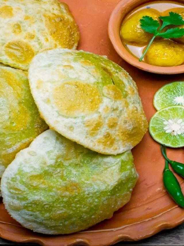 বেলতে গিয়ে কচুরি থেকে বেরোবে না কড়াইশুঁটির পুর, ঘটি বাড়ির এই ট্রিকটা জেনে নিন