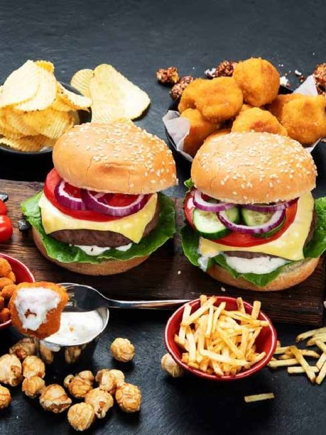 এই ৫ খাবারের পর ভুলেও খাবেন না জল, অজান্তে বহু বিপদ ডেকে আনবেন