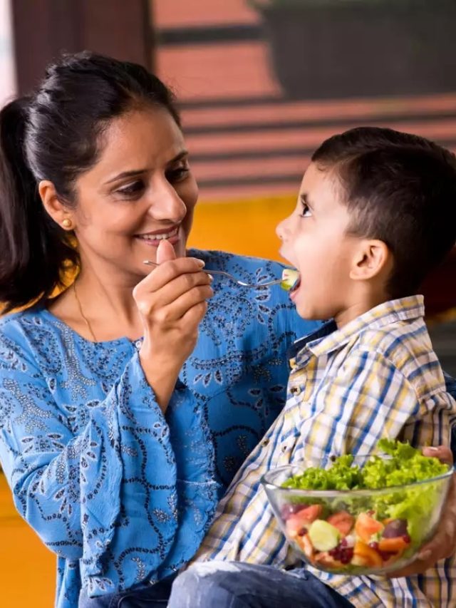 বাচ্চা মাছ খেতে চায় না? অভ্যাস করান এই উপায়ে