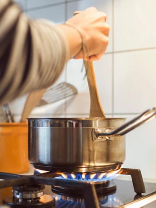 এই ৬ খাবার টাটকা খান, গরম করে খেলে পেটের জন্য ক্ষতিকর