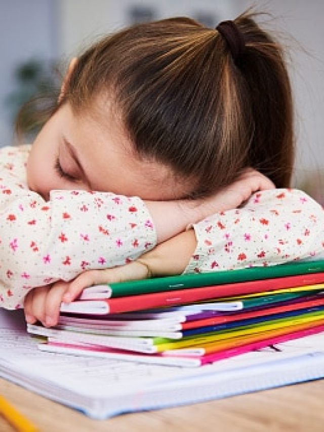 পড়তে বসলেই ঘুমে ঢুলে পড়ে সন্তান? ৫ আশ্চর্যকর ট্রিক কাজে লাগান
