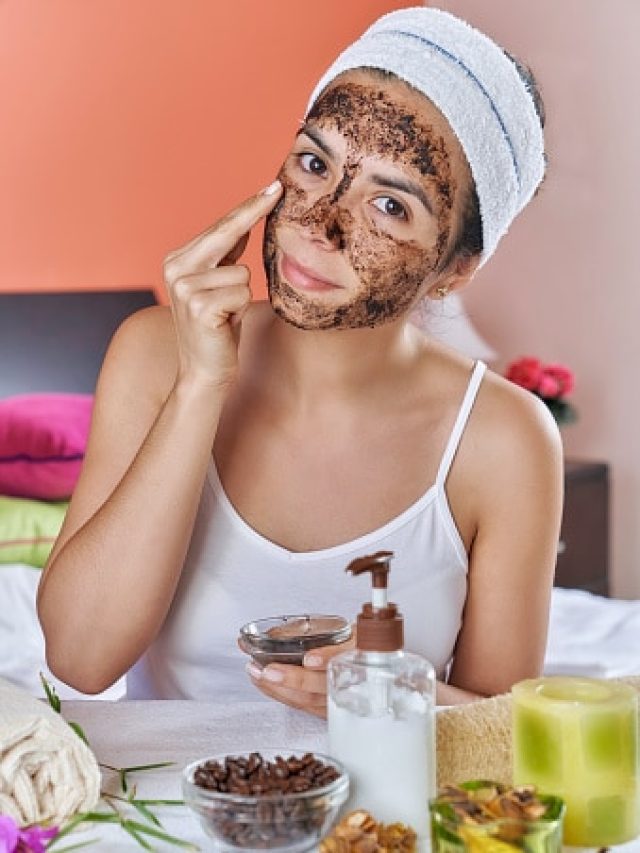 কফিতে মেশান এই ২ উপকরণ, সোনার জেল্লা দেবে মুখ