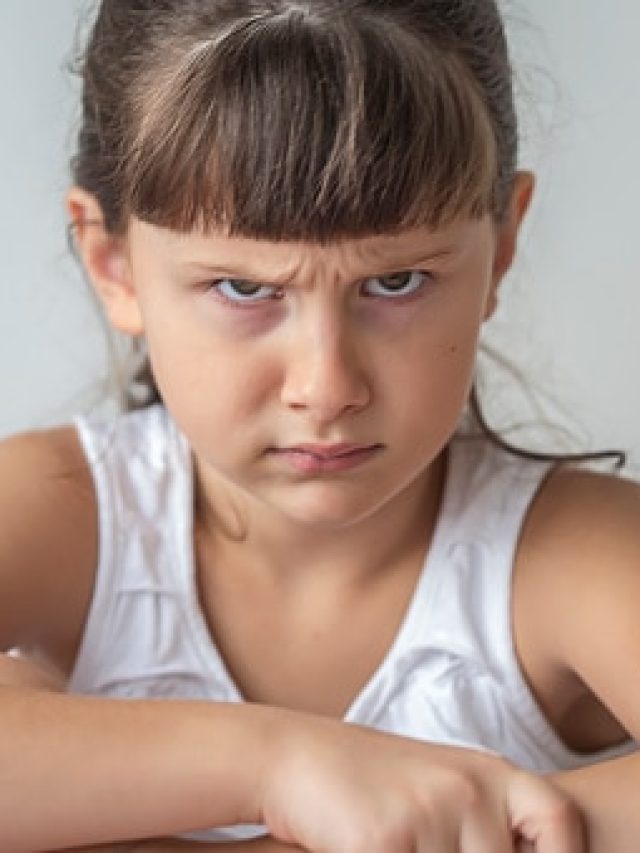 মোমের মতো গলে পড়বে সন্তানের জেদ, ৪ কাজ বাবা-মায়েরা করে দেখুন