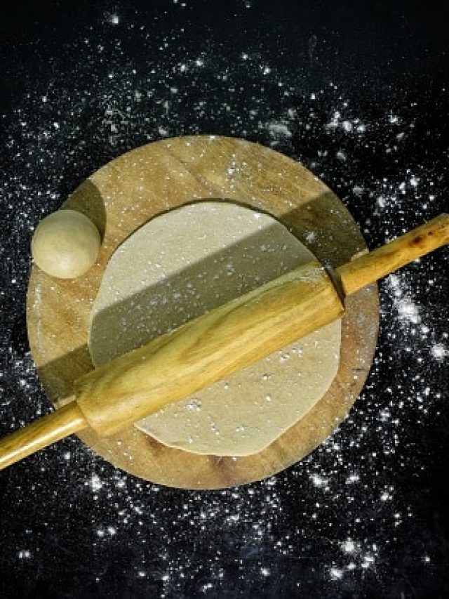 হাতের কায়দায় রুটি হয় গোল, এই সহজ ট্রিক জানলে শাশুড়িকে দশ গোল দেবেন