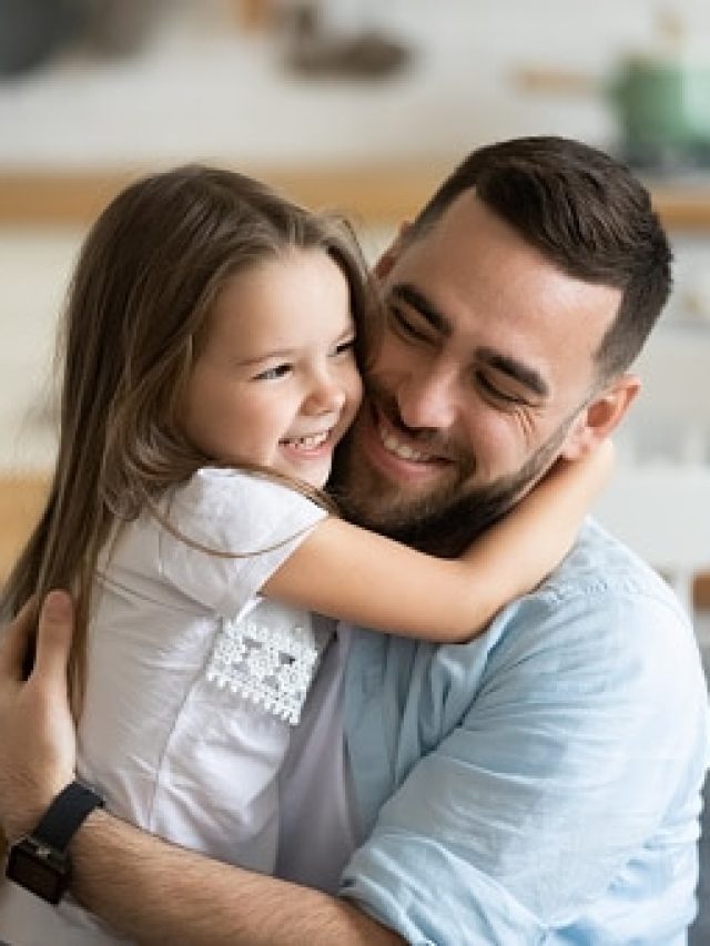 পুরুষদের টেক্কা দেবে, কন্যা সন্তানকে গড়ে তোলার ৪ টিপস; বাবারা জানুন