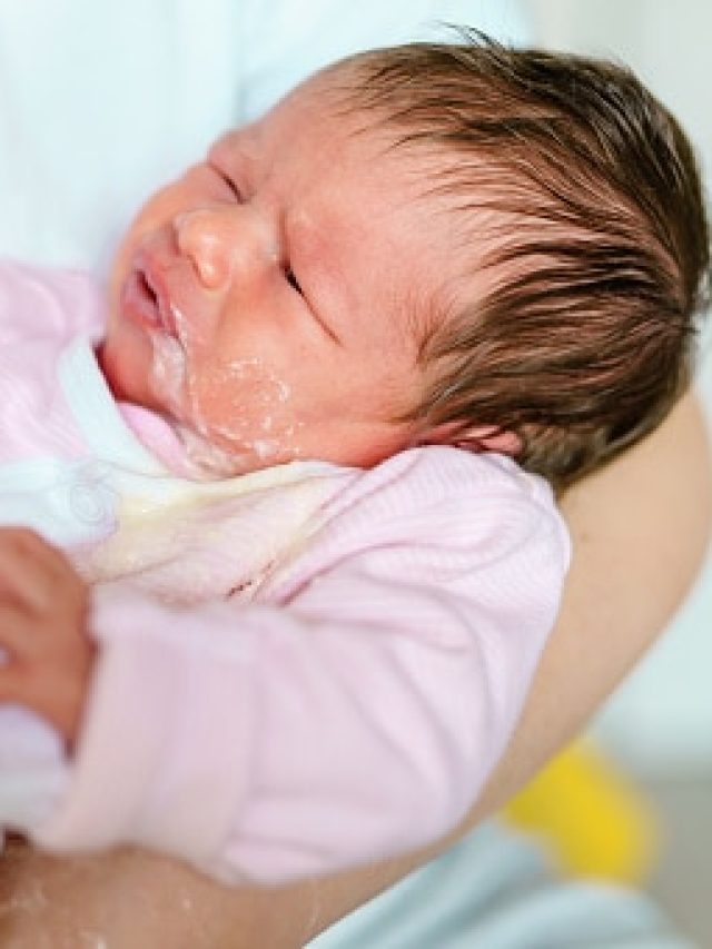 সন্তানের দুধবমি ঠেকাতে খুবই গুরুত্বপূর্ণ এই কাজ, নতুন বাবা-মায়েরা জানুন