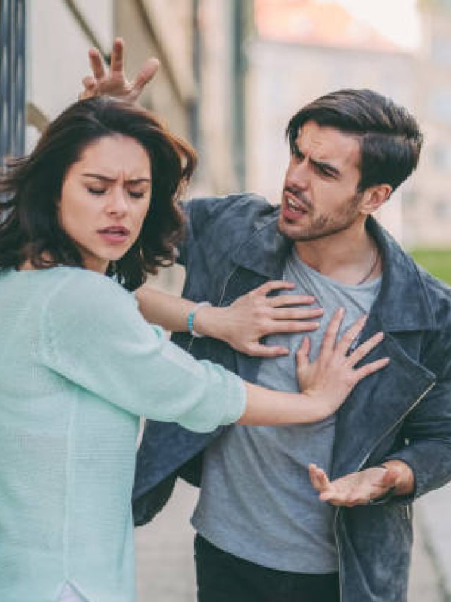 এই ৪ কারণে স্বামী-স্ত্রীর মধ্যে প্রতিদিন ঝগড়া হয়, জেনে নিন