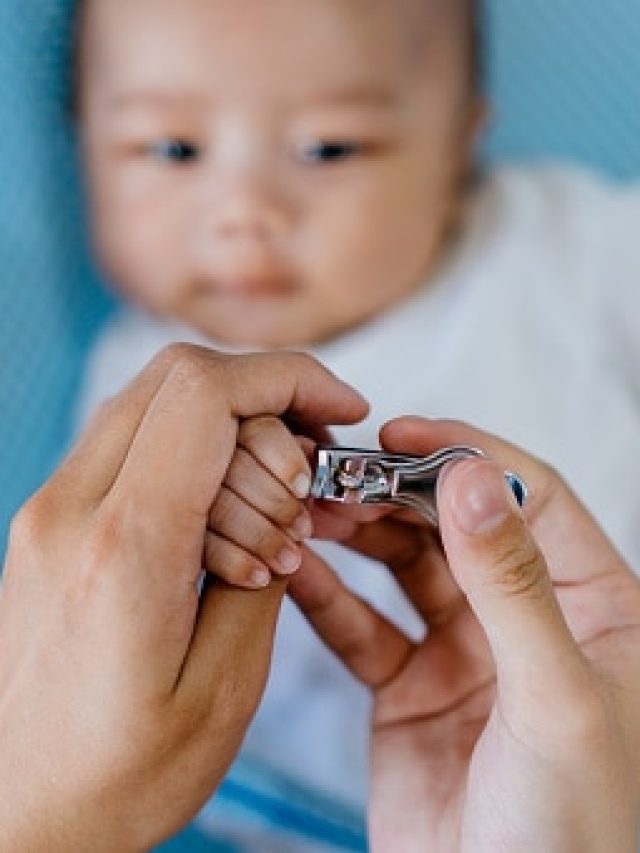ছোট্ট সন্তানের নখ কাটতে কালঘাম ছুটছে? ৫ ট্রিক শিখে কাজে লাগান