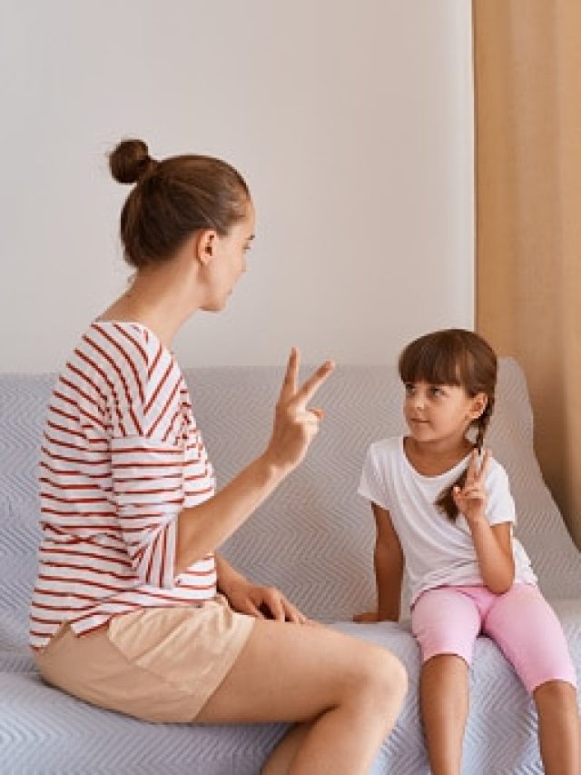 সন্তান তোতলানোর কারণে হাসাহাসি? ৪ টিপসে বাড়িতেই প্রতিকার