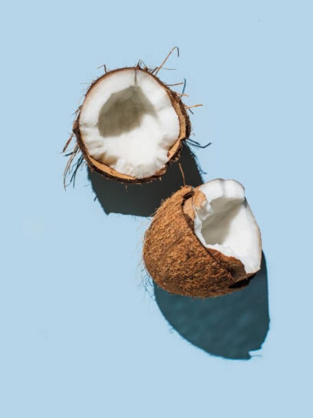 শীতকালে রোজ খান এক টুকরো কাঁচা নারকেল, উপকার জানলে অবাক হবেন