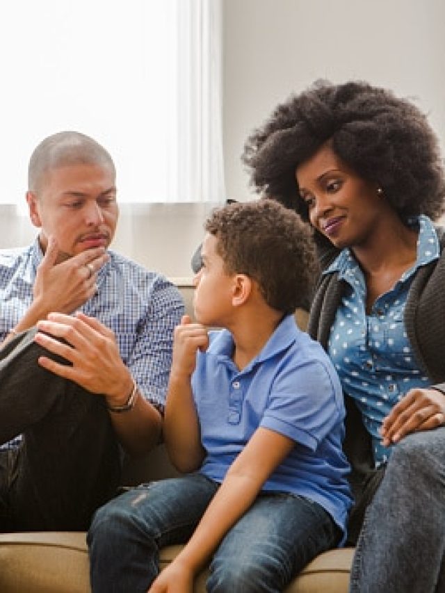 কোন বয়সে সন্তানকে যৌন শিক্ষা দেওয়া জরুরি? বাবা-মায়েরা অবশ্যই জানুন