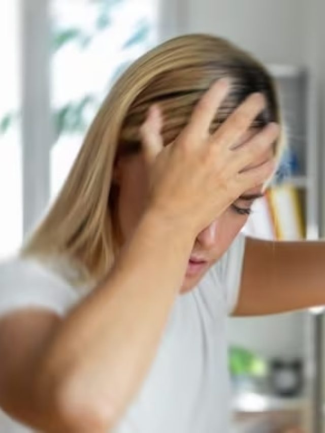 এই পাঁচ ভুলেই মাইগ্রেন মাথায় চড়ে বসে, জানুন