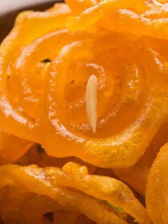 প্যাঁচালো এই মিষ্টি খেতে ভালোবাসেন সবাই, জিলিপির ইংরাজি জানা আছে কি?