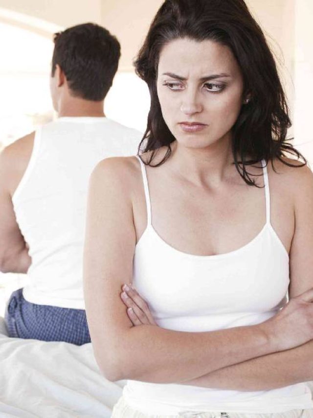 দাম্পত্য জীবনে উষ্ণতা নেই, বোরিং হয়ে গিয়েছে? এখনই এই অভ্যাস ছাড়ুন