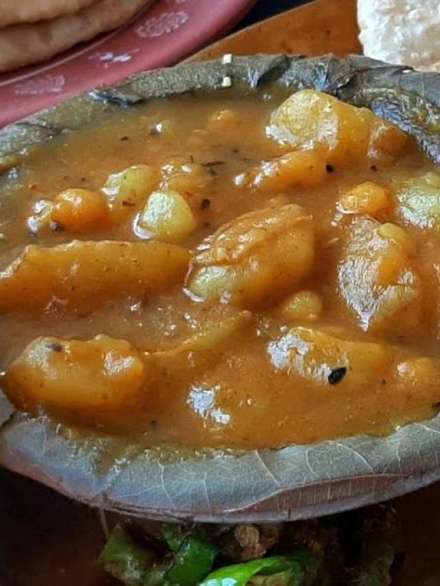 দোকান থেকে শুধু কিনে আনুন কচুরি, মজাদার তরকারি হবে বাড়িতে, সিক্রেট রেসিপি