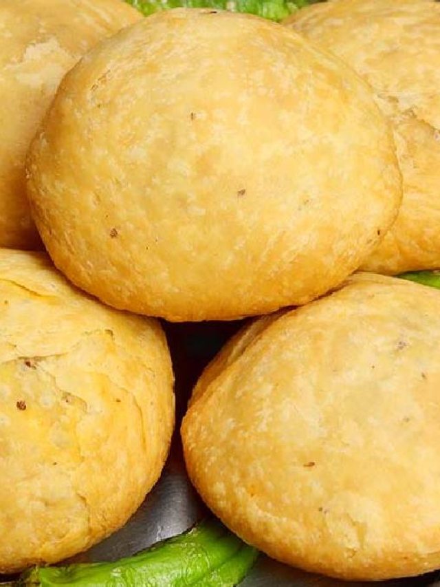 ইলিশ দিয়ে তো লতি খেয়েছেন, কচু দিয়ে কচুরি খেয়েছেন কি? ভুলবেন না স্বাদ