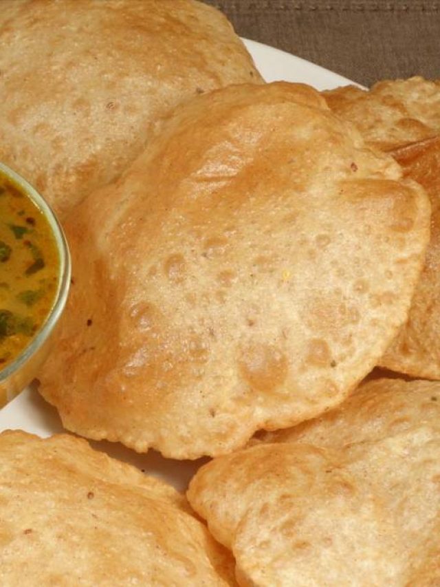 এই লুচি এমনি এমনি খেয়ে নেবেন, সঙ্গে আর কিছুই লাগবে না, জানুন সোজা রেসিপি