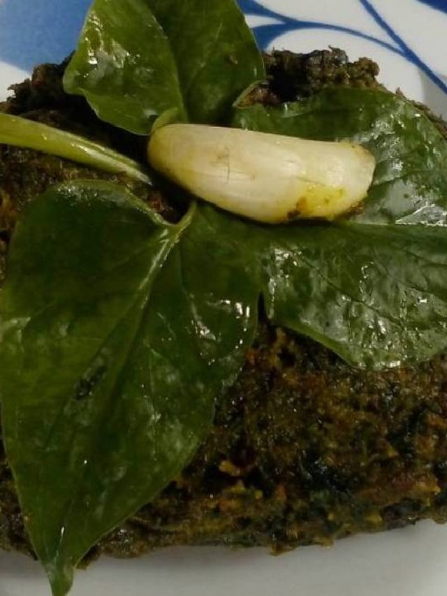 ৬০-এও আপনার ত্বক দেখে হিংসে করবে ছুঁড়িরা, আজ থেকেই পাতে থাক গ্রাম-বাংলার এই পাতা