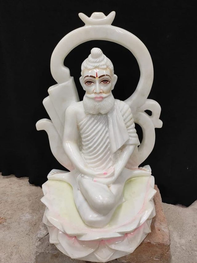 কঠিন সময়ে রাস্তা দেখাবে লোকনাথ বাবার এসব বাণী