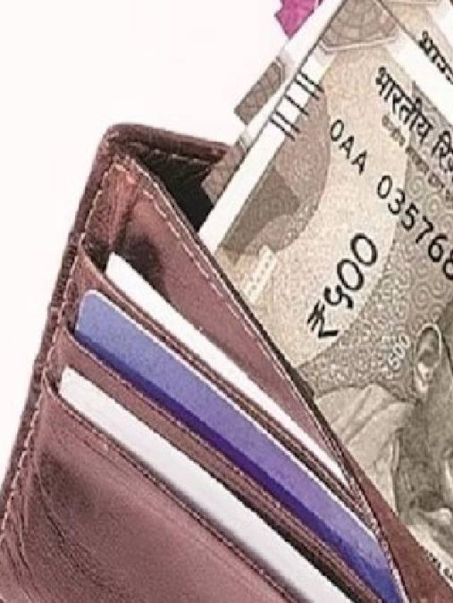 বাড়ির এইদিকে পার্স রাখেন নাকি? এইজন্য বাড়তি খরচ হচ্ছে আপনার