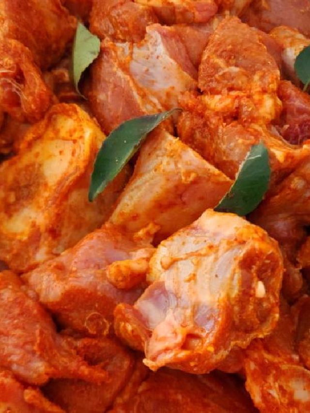 মাছ-মাংস ম্যারিনেট করে রাখেন তো? এই ভুলটা করছেন না তো