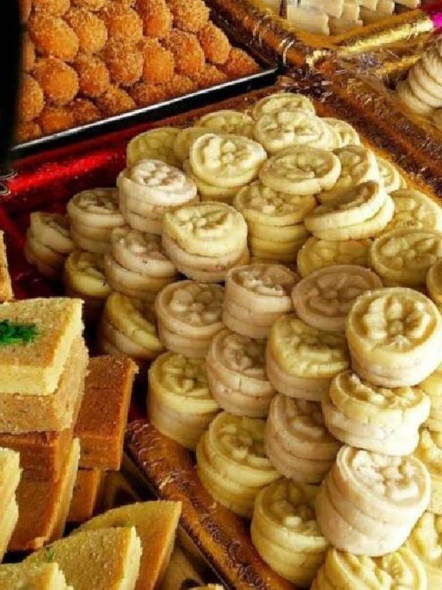 মুখে টপাটপ পুরছেন মিষ্টি, কীভাবে বুঝবেন চিনি বেশি খাচ্ছেন?