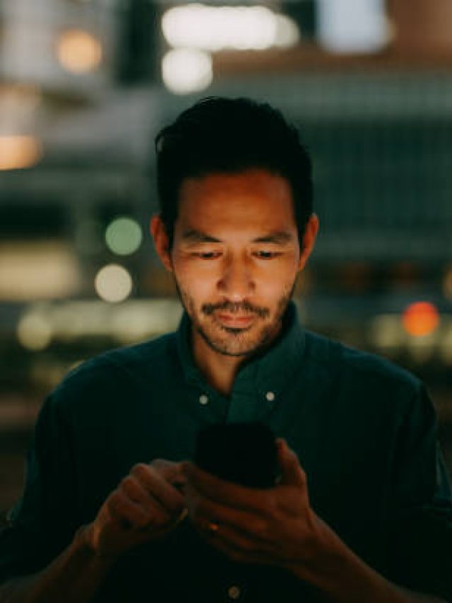 বাজ পড়লে ভুলেও ঘরের এই জায়গায় মোবাইল ঘাঁটবেন না, মৃত্যু অবধারিত