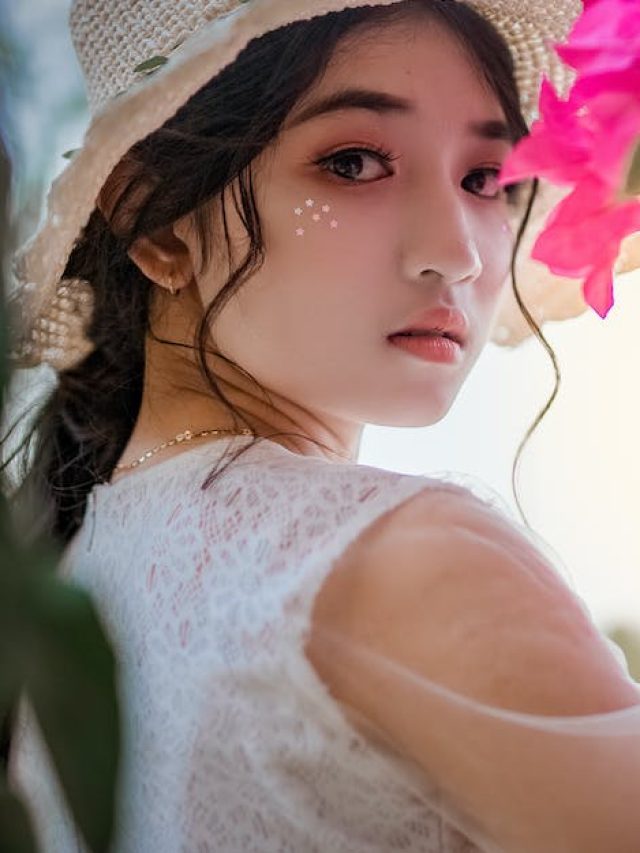 সব জেনেও কেন বিবাহিত পুরুষের প্রতি বেশি আকর্ষণ মেয়েদের ?