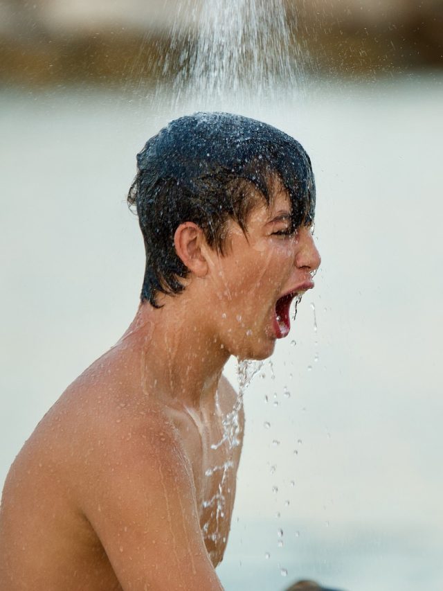 শীতে কি প্রতিদিনই স্নান করা উচিত? জেনে নিন জরুরি কথা