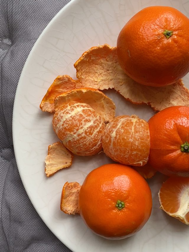 কমলালেবু বেশি খেলে কী হয়? ডেকে আনছেন নাতো বড় বিপদ!