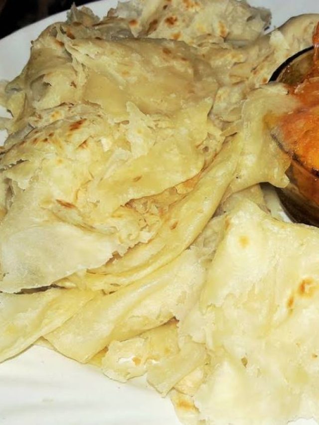 পিটিয়ে পিটিয়ে লাল করে তবে তৈরি হয় এই পরোটা, ব্রেকফাস্টে হয়ে যাক?