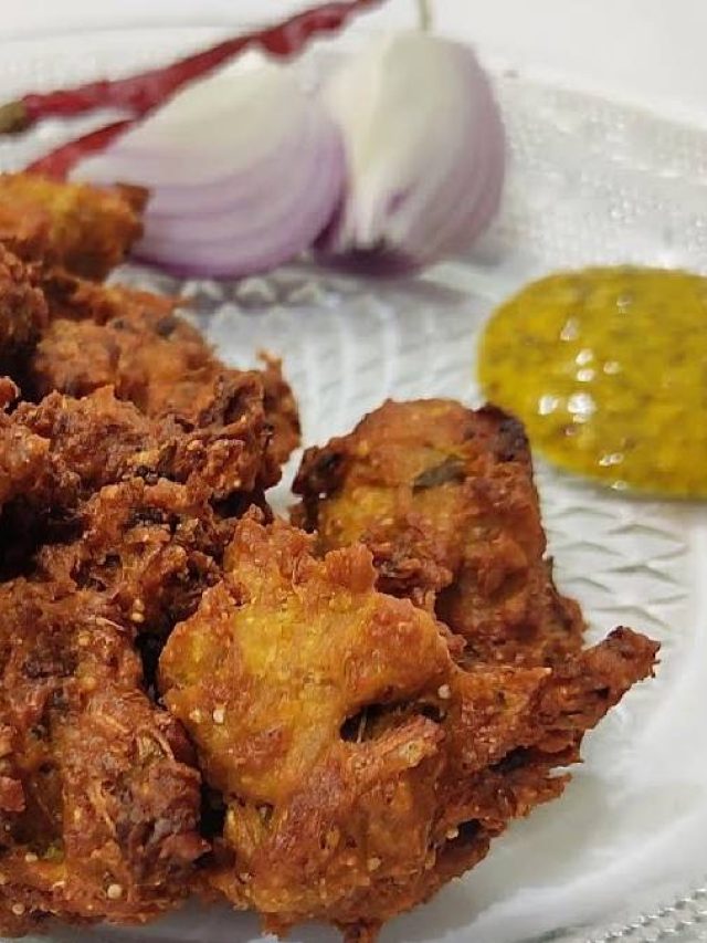 বানানো যেমন সহজ খেতেও মজাদার, পাতে পড়ুক মুচমুচে সজনে ফুলের বড়া