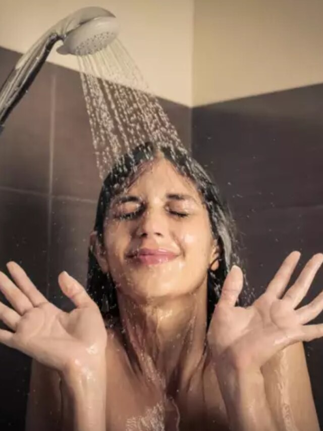 শীতে ঠান্ডা জলে স্নানের ৫ ফায়দা, জানুন কতখানি ঠান্ডা ও কতক্ষণ স্নান