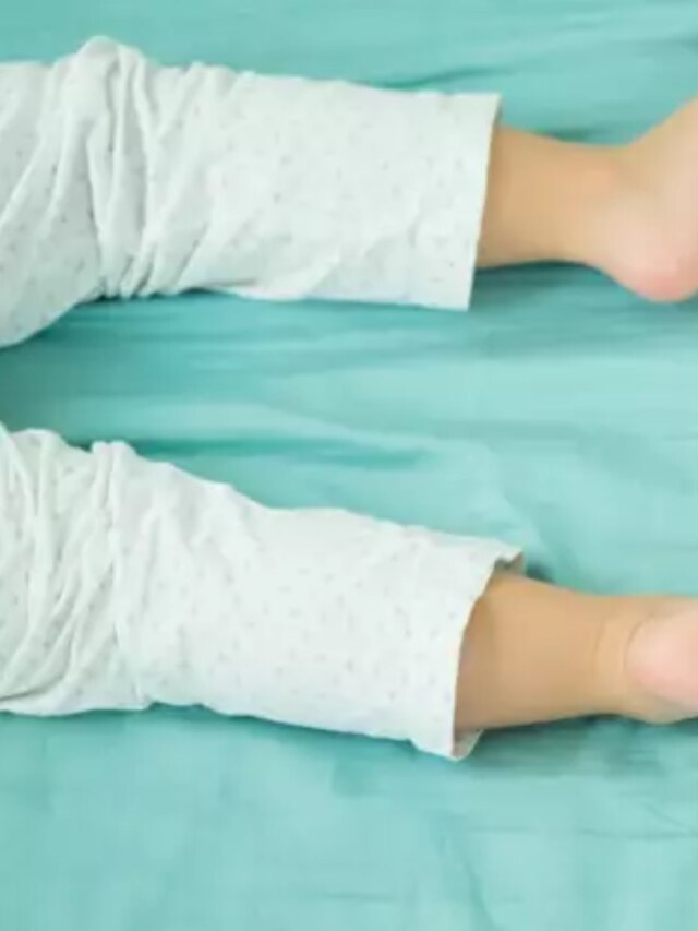 রাতে ঘুমোনোর সময় বিছানা ভেজায় সন্তান? এক গ্লাস দুধে দিন এই জিনিস