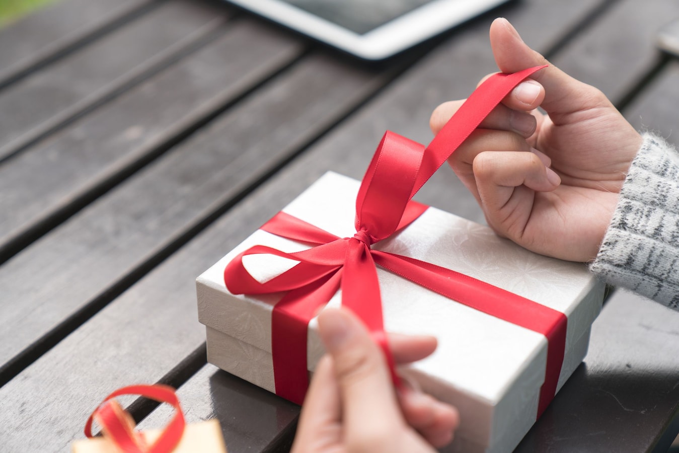 Traditional gift giving superstitions observed around the world Traditional gift giving superstitions observed around the world