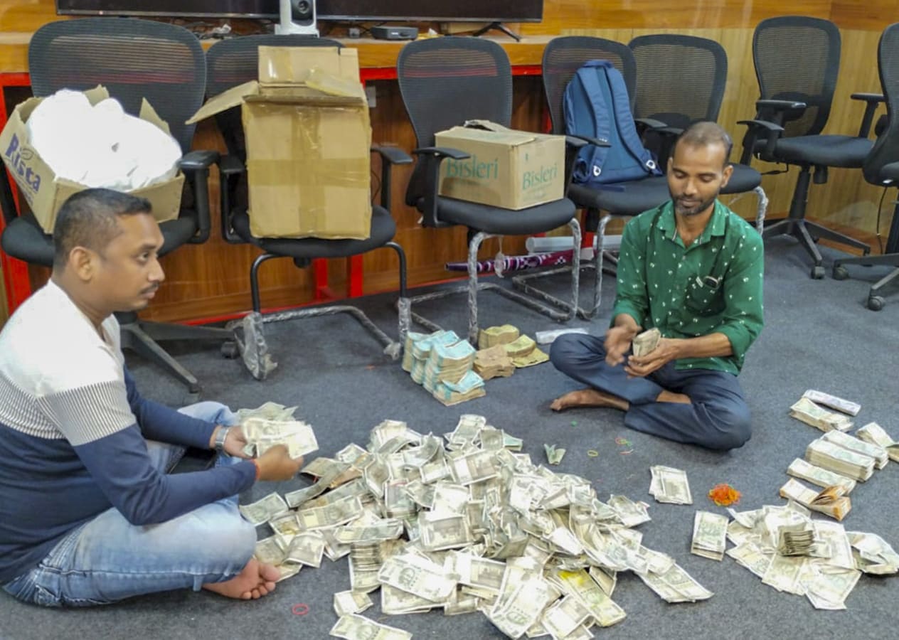 बड़े राजनेता ही नहीं, टॉप बिजनेसमैन भी हैं धीरज साहू, शराब के कारोबार में बड़ी… - Dheeraj Sahu is not only a big politician but also a top businessman, big player in liquor business…