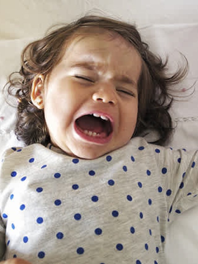 সন্তানকে ঘুম থেকে তুলতে কালঘাম ছুটছে? এই ট্রিকে একাই উঠবে