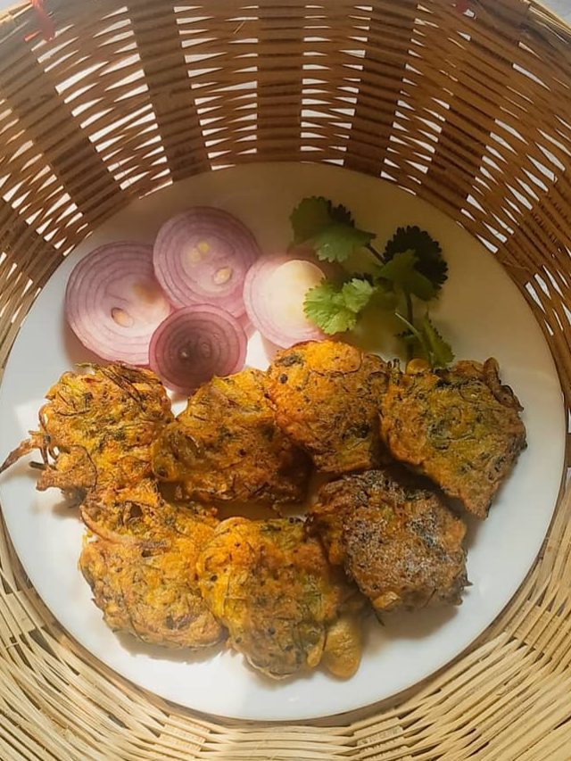 হলুদ এই ফুলের মুচমুচে বড়ায় যৌবন ফুরাবে না, রইল রেসিপি