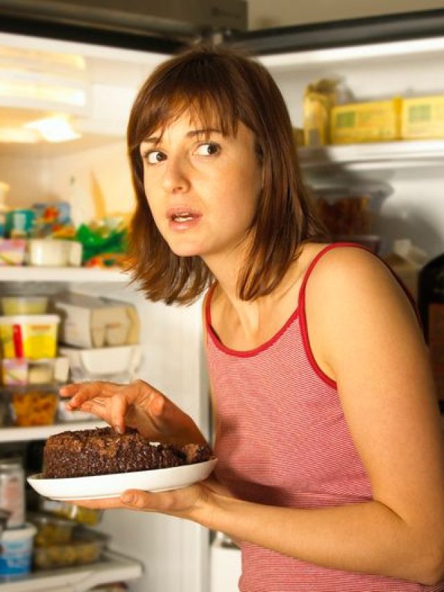 মাঝরাতে খিদে? কাছে রাখুন এই চার খাবার