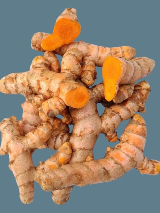 শোওয়ার সময় বালিশের নীচে রাখুন গোটা হলুদ, রাতেই খেলা শুরু হবে