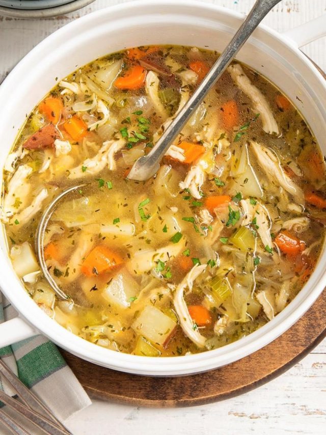 সব গরম হবে, রেস্তরাঁর মতো চিকেন স্যুপ এবার হোক বাড়িতেই