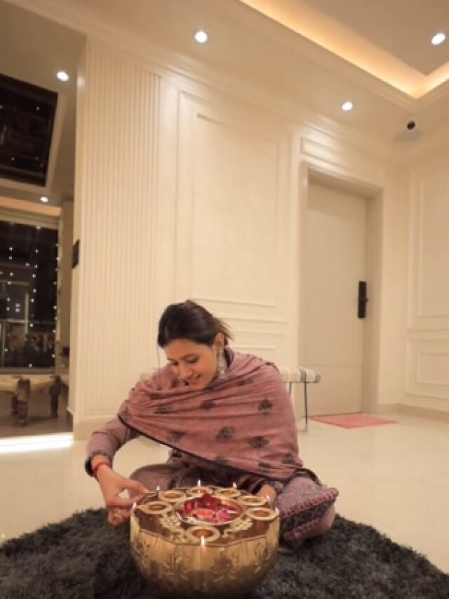 राम भक्ति में डूबीं 'कच्चा बादाम गर्ल', जलाए दिये, दिखाई करोड़ों के घर की झलक