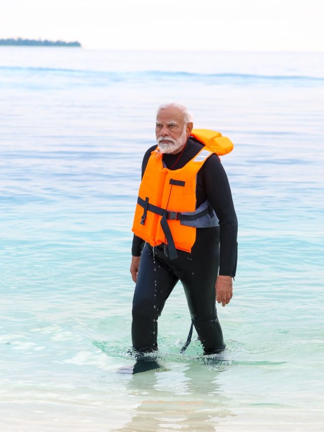 মোদী কখনও সমুদ্রের অতলে-কখনও বিচে মর্নিংওয়াক, লাক্ষাদ্বীপের ছবি VIRAL