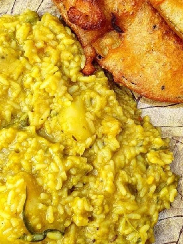 দারুণ টেস্ট! বৃষ্টির দিনে ভাজা পাঁচমেশালি ডালের খিচুড়ির জম্পেশ রেসিপি