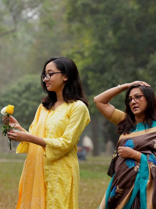 আপনার সন্তান প্রেম করছে? প্রথম শোনার পর যা করবেন