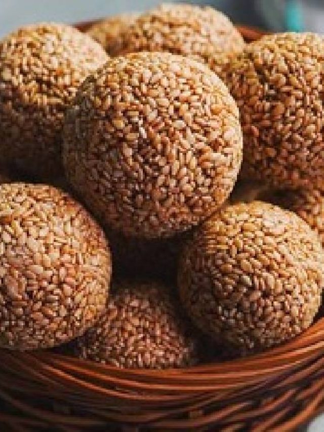 শীতে শরীর চাঙ্গা রাখবে এই স্পেশাল নাড়ু, খাবেন নাকি